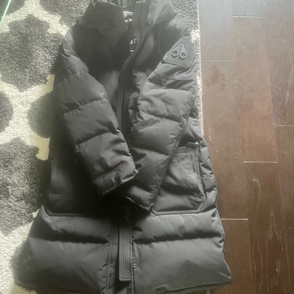 Moose knuckle down parka jacket. Only wore wants to small. Very warm